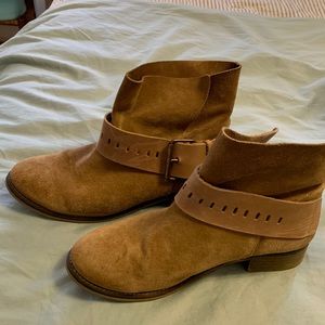 Garnet Hill tan suede booties w/ buckle 39